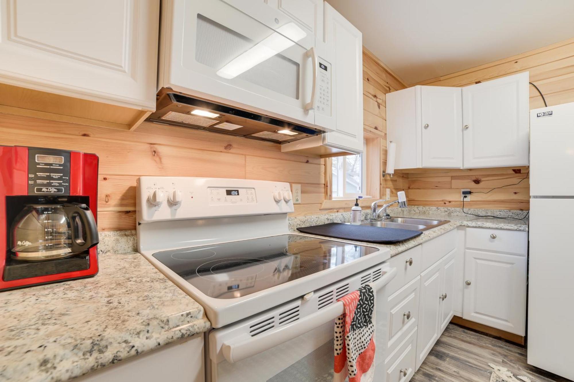 Scenic Evans Hideaway Steps To Lake Huron! Oscoda Extérieur photo